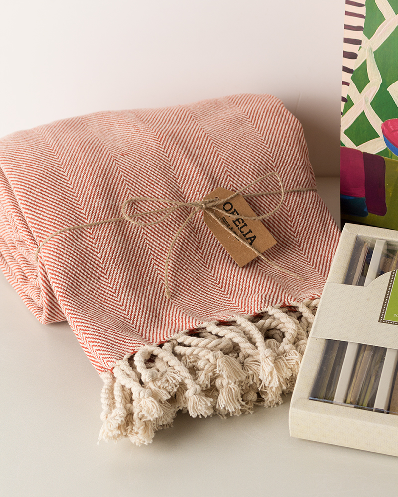 This Valentine's Day opt for an original gift with OFELIA Home & Decor packs.